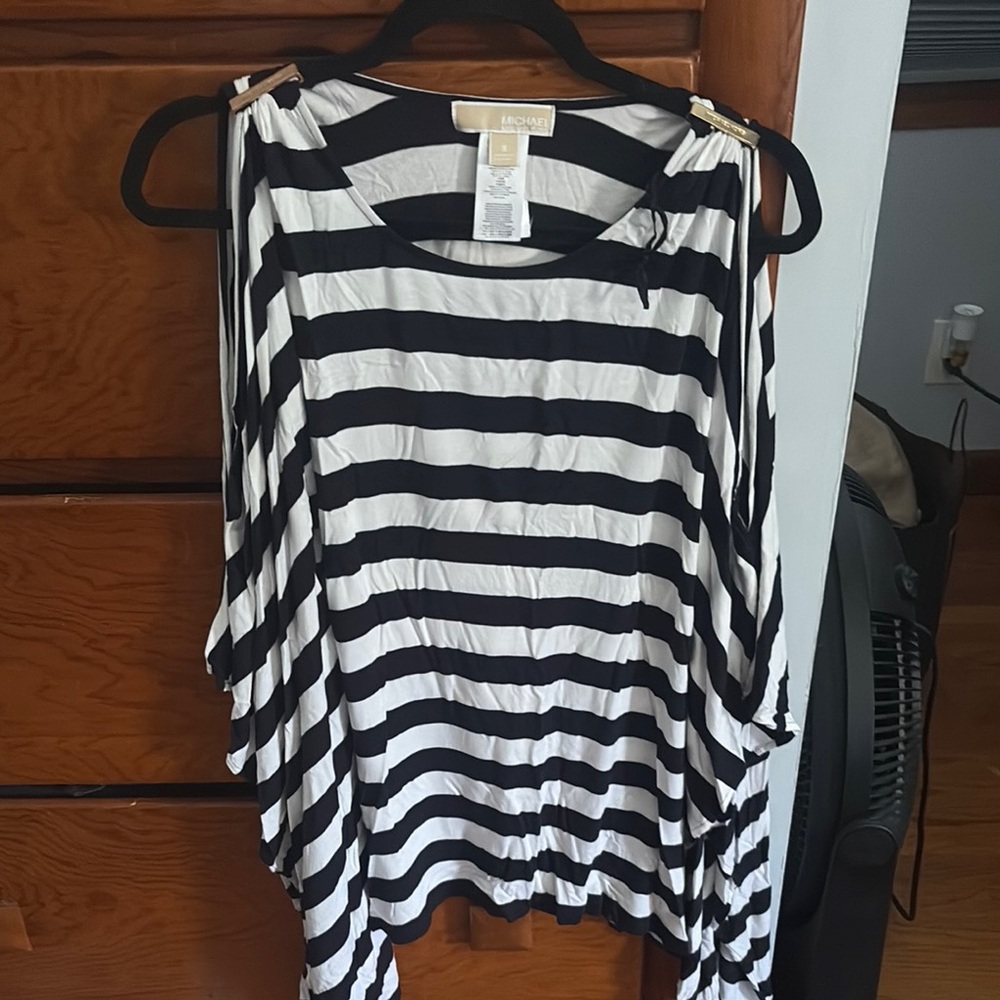 Michael kors top with opening on shoulder